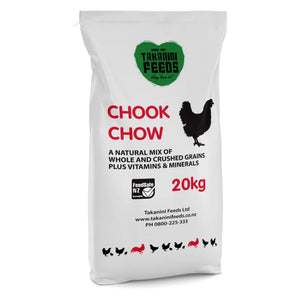 takanin-feeds-chook-chow