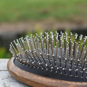 eco-horse-mane-and-tail-brush-close-up